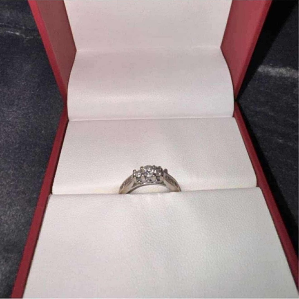 14 ct white gold promise ring
